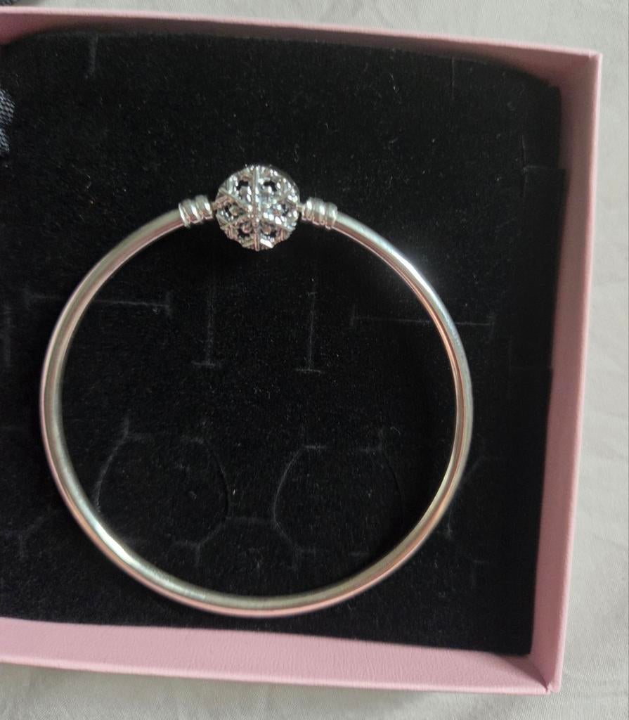 Nieuwe Pandora Armband Zilver maat 19 met Sierlijke Sluiting, Nieuw, Ophalen of Verzenden, Met bedels of kralen, Zilver