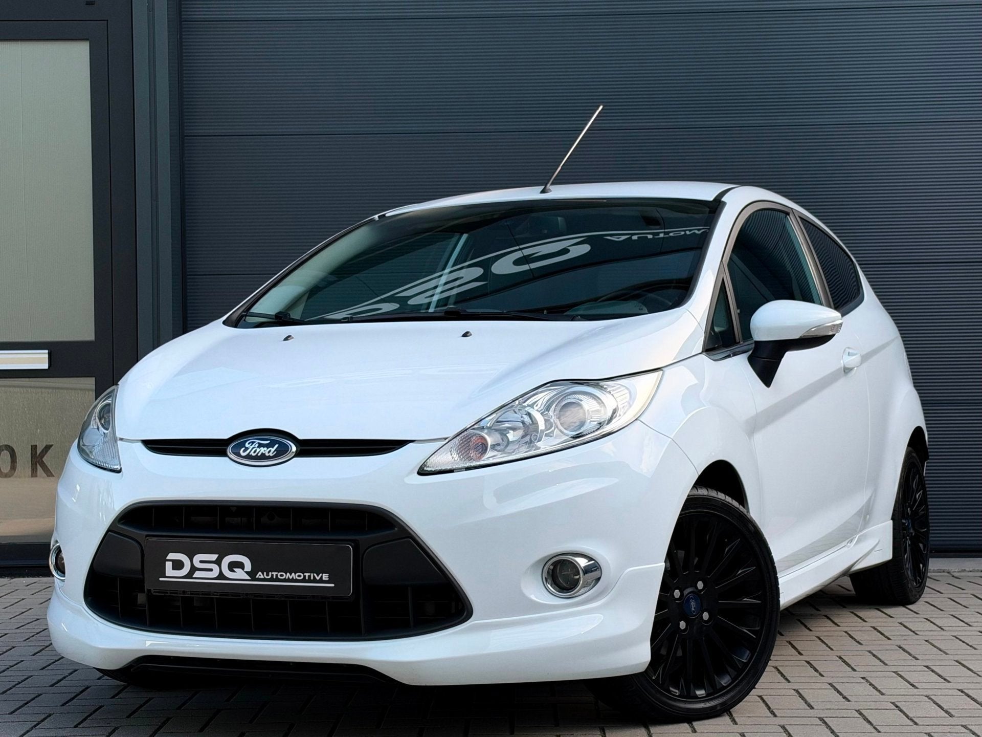 Ford Fiesta 1.6 Sport 120PK, Gebruikt, Zwart, 4 cilinders, Wit