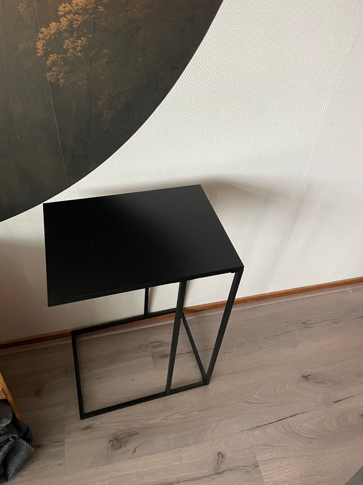 Zwart metalen bijzettafel - Modern en stijlvol, Minder dan 55 cm, Gebruikt, Metaal of Aluminium, Rechthoekig