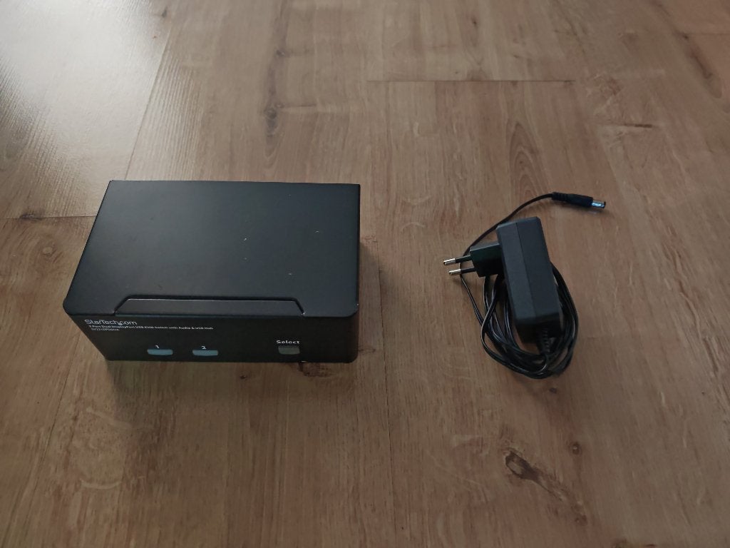 StarTech dual displayport KVM, Computers en Software, Dockingstations, Ophalen of Verzenden, StarTech, USB-hub, Gebruikt