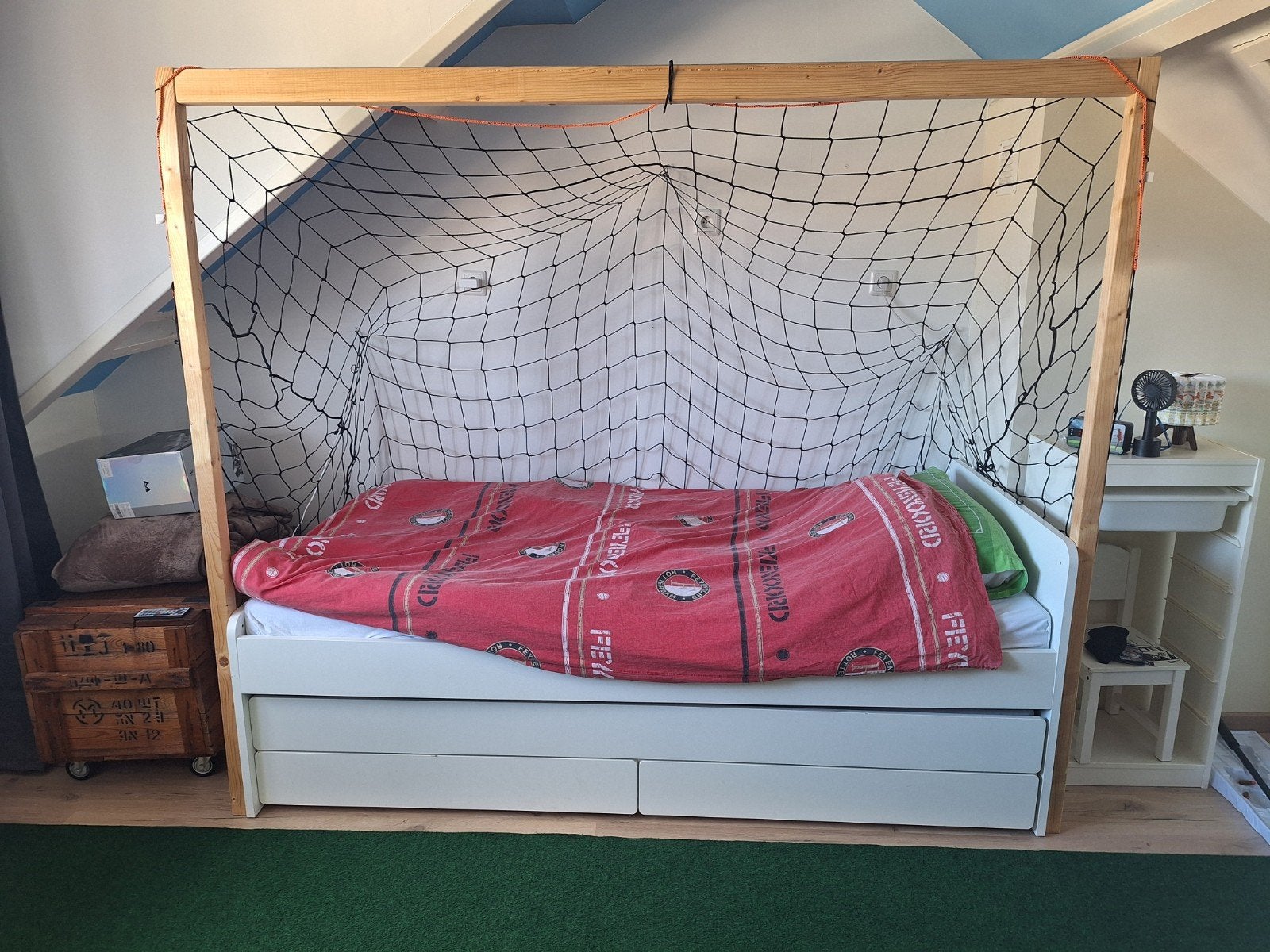 IKEA BRIMNES Voetbalbed 90x200 cm, uitschuifbed  incl matras, Huis en Inrichting, Ophalen, 90 cm, Eenpersoons, Wit