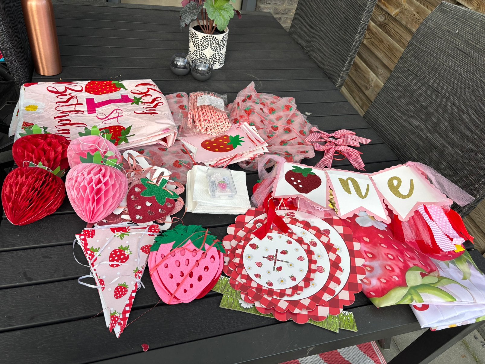 Verjaardags versiering aarbeien, berry 1st., Ophalen of Verzenden, Gebruikt, Versiering, Verjaardag