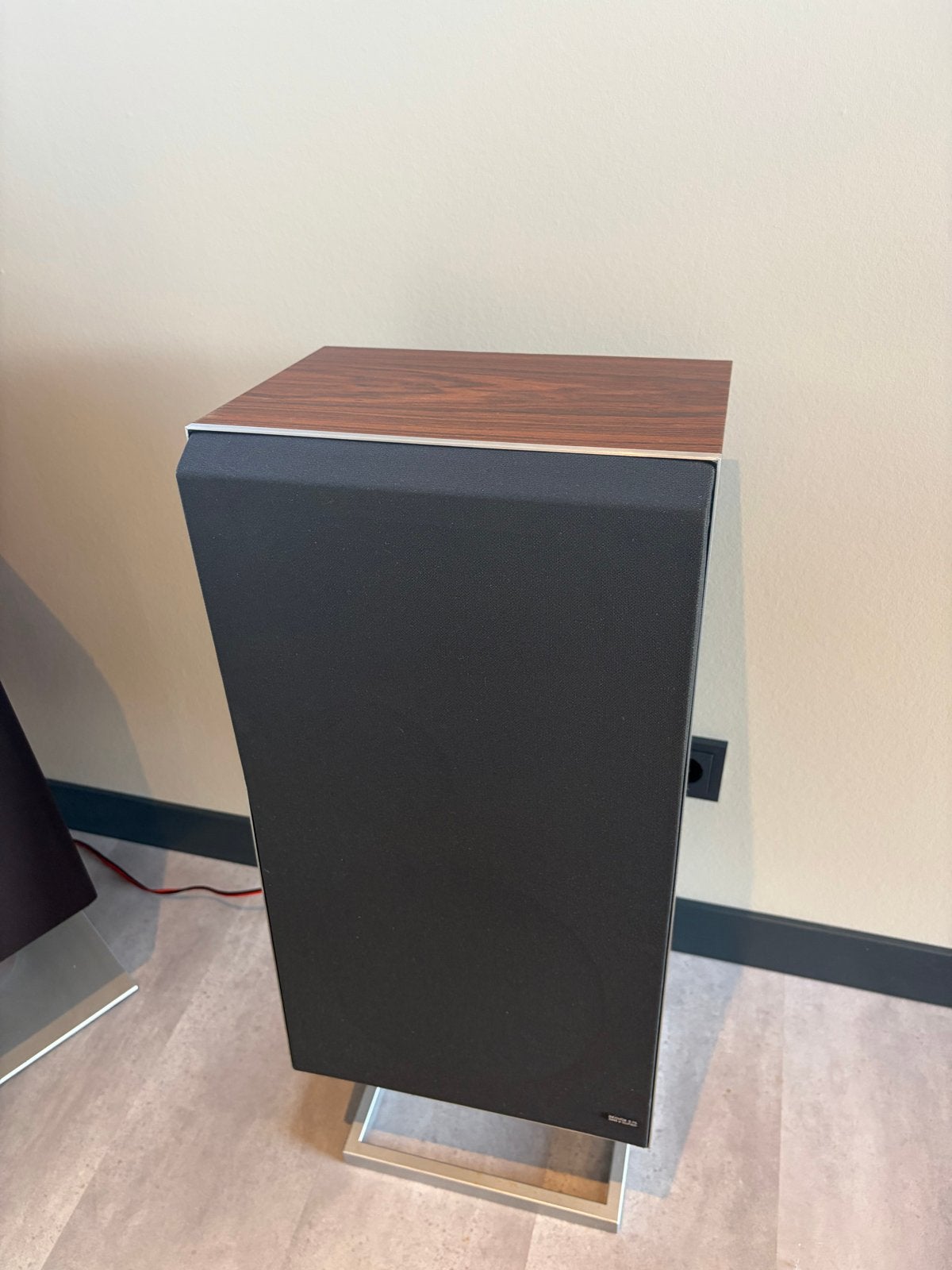 Bang & Olufsen Beovox S75 met originele standaard, Ophalen, Vloerstaande luidspreker, Inclusief standaarden, Zo goed als nieuw