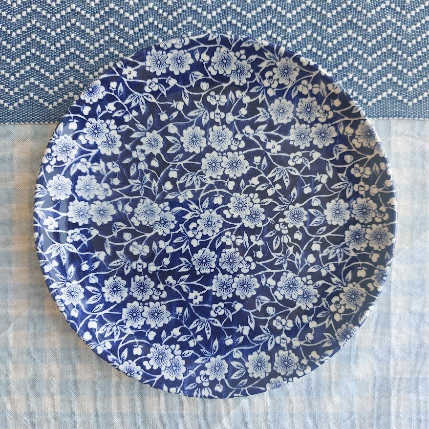 Churchill - Blauwe Victorian Calico ontbijtborden set van 2, Ophalen of Verzenden, Zo goed als nieuw, Bord(en), Overige stijlen