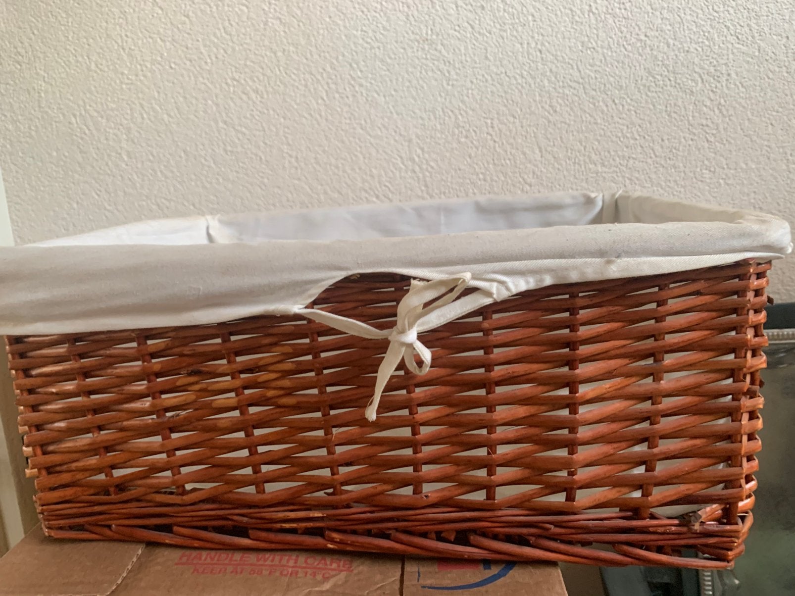 Mooie rieten mand lektuurbak, Ophalen, Zo goed als nieuw, Rechthoekig, Riet
