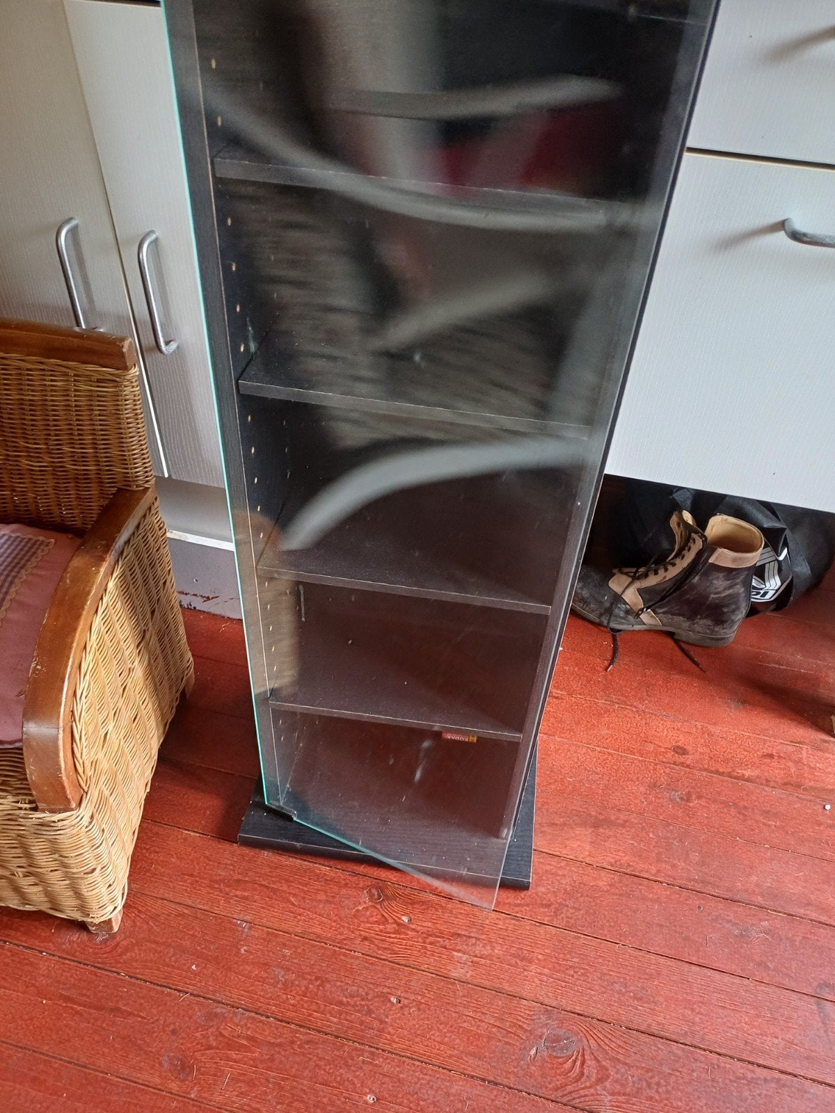 Kastje, Ophalen of Verzenden, Zo goed als nieuw, Hout, Cd's