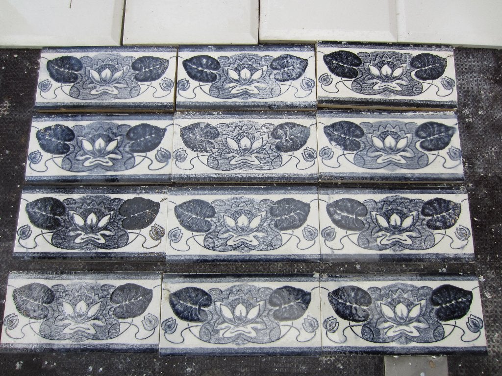 50 stuks antieke tegels donkerblauwe waterlelie, Antiek en Kunst, Ophalen