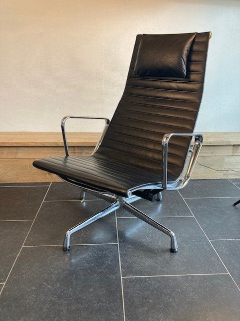 Vitra Eames EA 124 fauteuil, chroom, zwart leder, Huis en Inrichting, Vitra, Design, 75 tot 100 cm, Ophalen of Verzenden