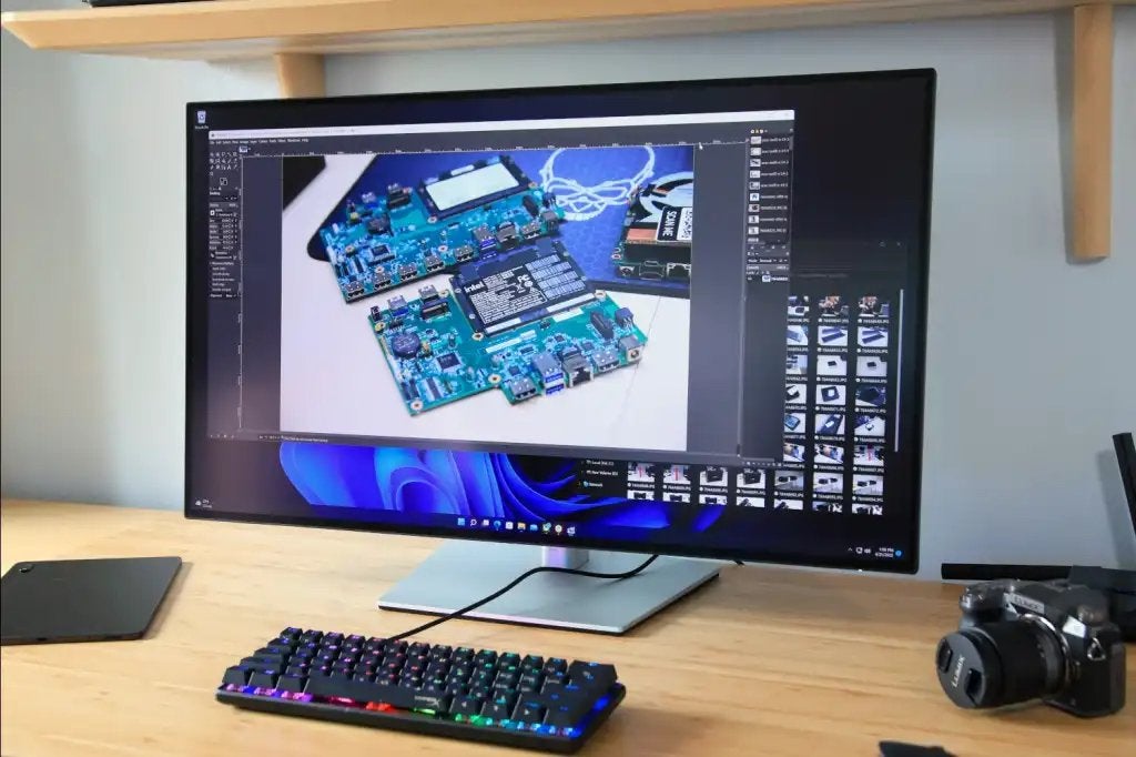 Dell UltraSharp U3223QE - 4K IPS Black - In-body dock, IPS, 1 tot 2 ms, 61 t/m 100 Hz, Kantelbaar