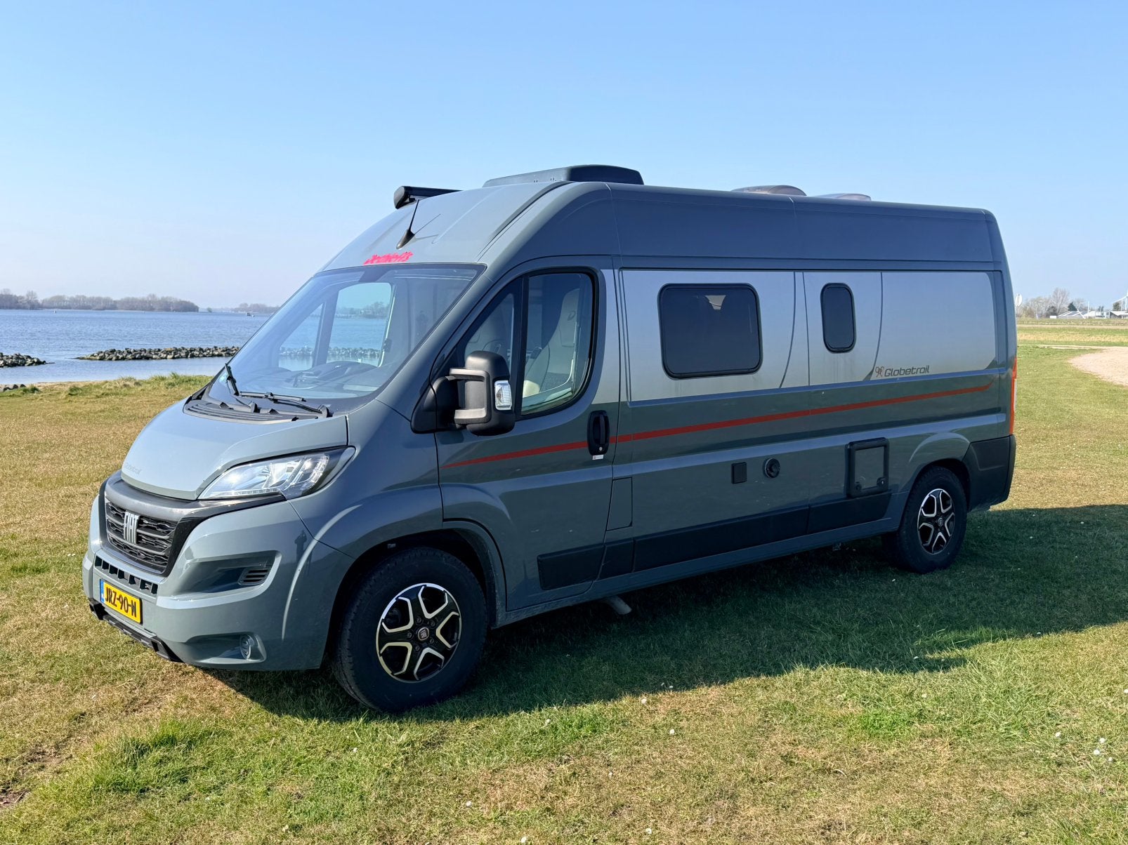Dethleffs Globetrail 600 DB - Automaat - 9.000 km, Caravans en Kamperen, Automaat, Buscamper of Camperbus, Ringverwarming, Fiat