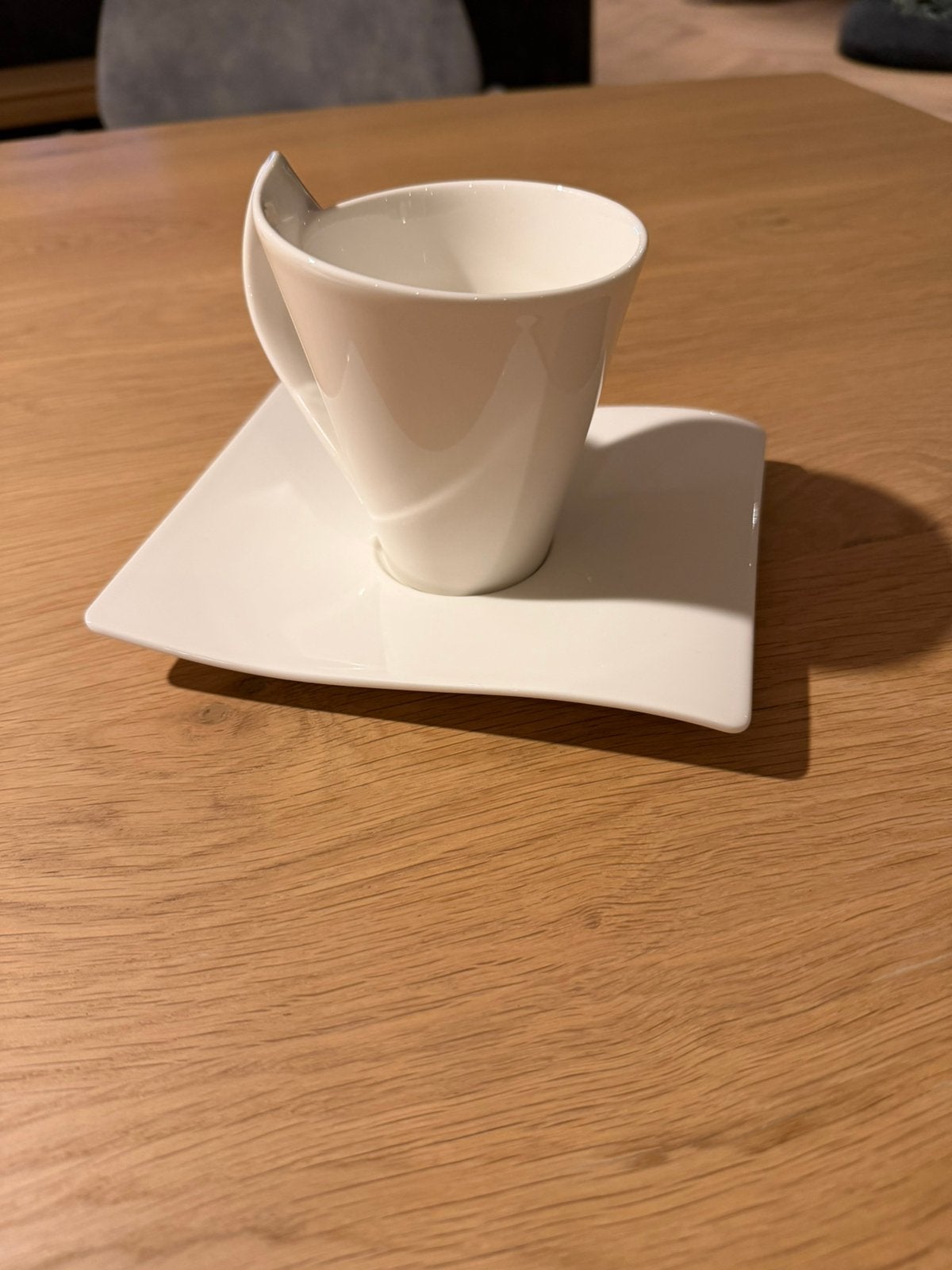 6 grote Villeroy & Boch NewWave koppen met schotels, Ophalen of Verzenden, Zo goed als nieuw, Overige stijlen, Kop(pen) en/of Schotel(s)