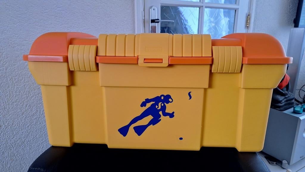 Grote Curver bak geel met oranje deksel, Ophalen of Verzenden
