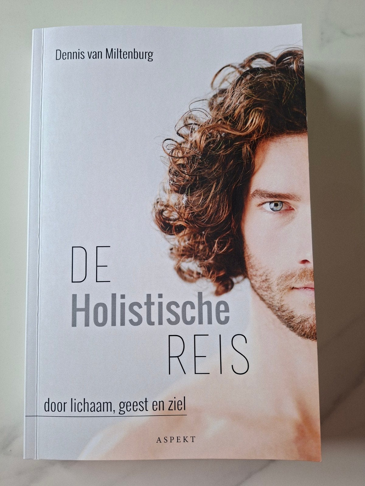 Boek Dennis van Miltenburg - De holistische reis, Verzenden, Zo goed als nieuw, Spiritualiteit algemeen, Overige typen