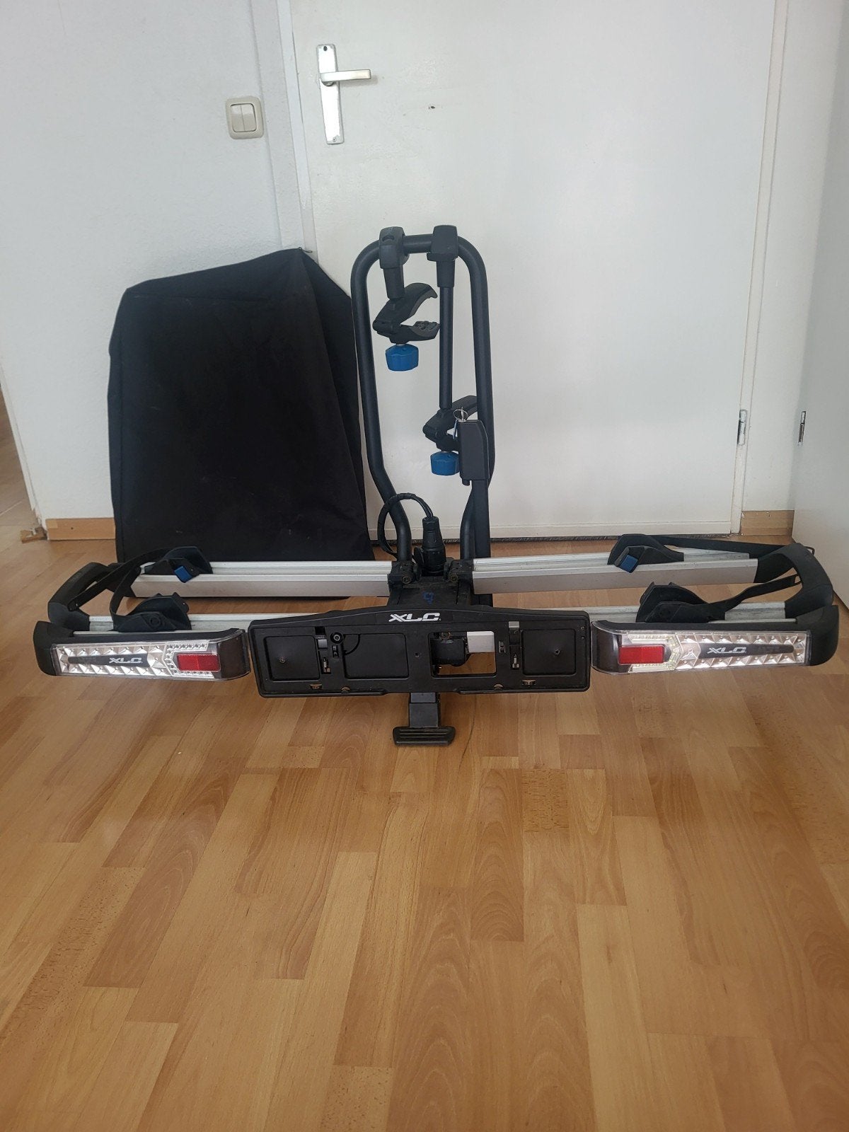 XLC Azura Xtra LED Fietsendrager+Opberghoes- Kantelbaar, Ophalen, Gebruikt, 2 fietsen, Trekhaakdrager