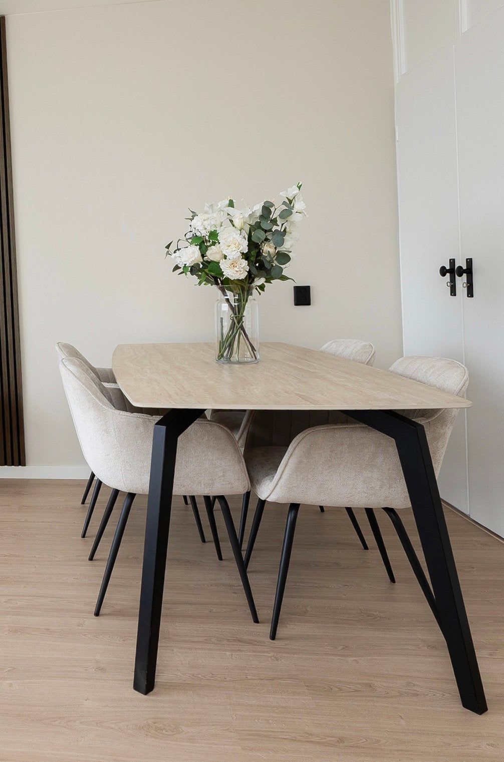 5 nieuwe eetstoelen met zwarte poten ZSM WEG, Huis en Inrichting, Stoelen, Ophalen, Zo goed als nieuw