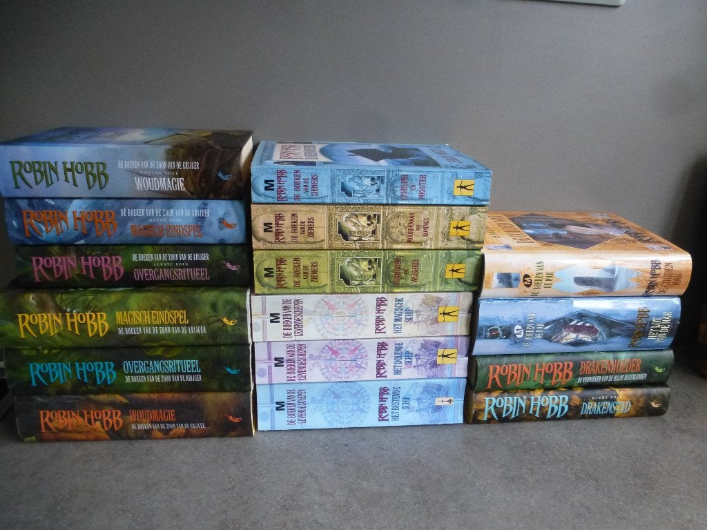 Robin Hobb drakenhoeder regenlanden schepen zieners krijger, Boeken, Ophalen of Verzenden, Gelezen, Raymond E. Feist