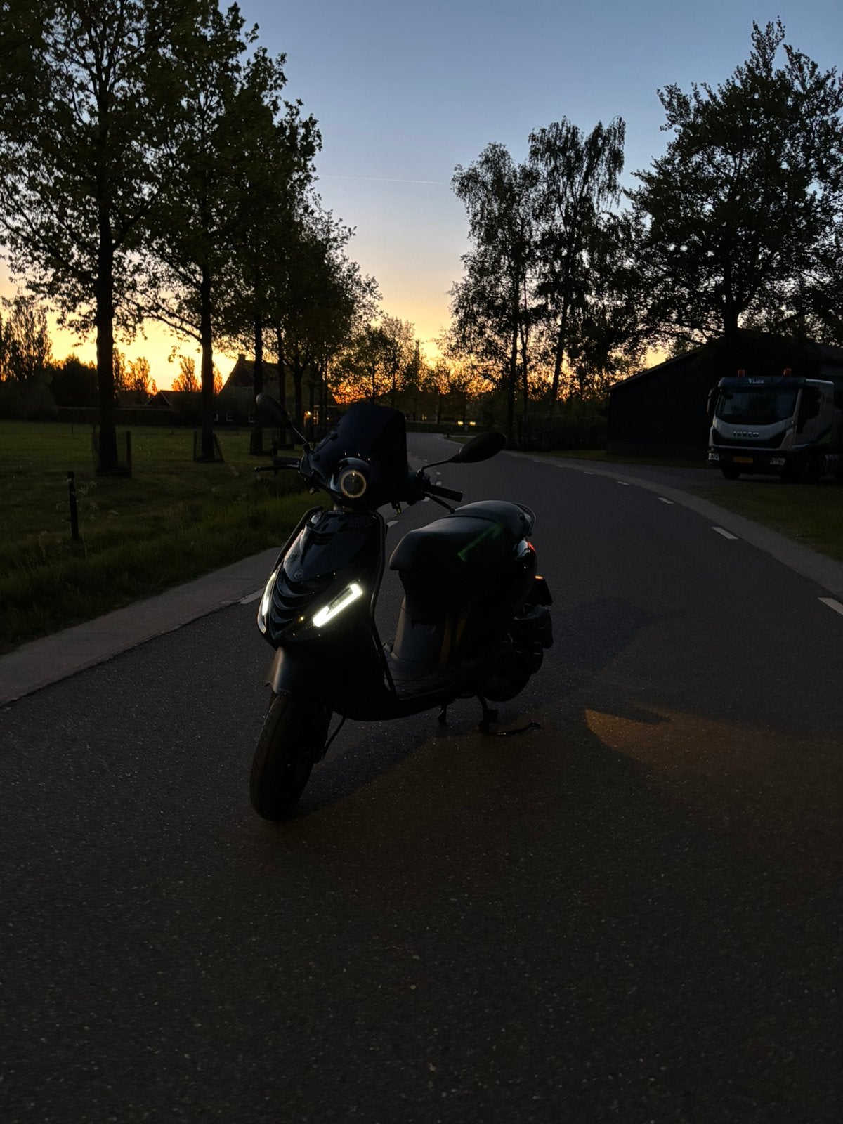Zip 4t 50cc te ruil voor een schakel, Fietsen en Brommers, Scooters | Piaggio, Ophalen, Zip, Zo goed als nieuw, Benzine
