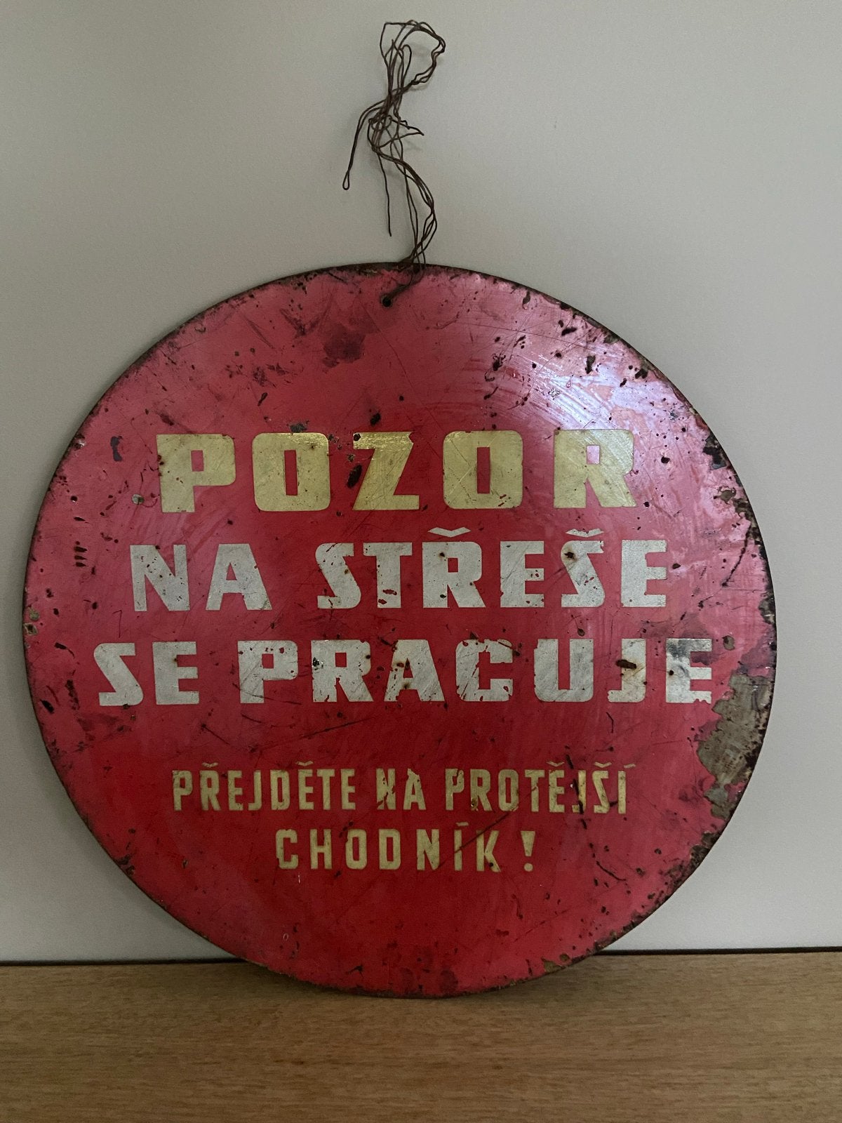 Vintage Tsjechisch waarschuwingsbord - 'Werk op dak', Ophalen of Verzenden