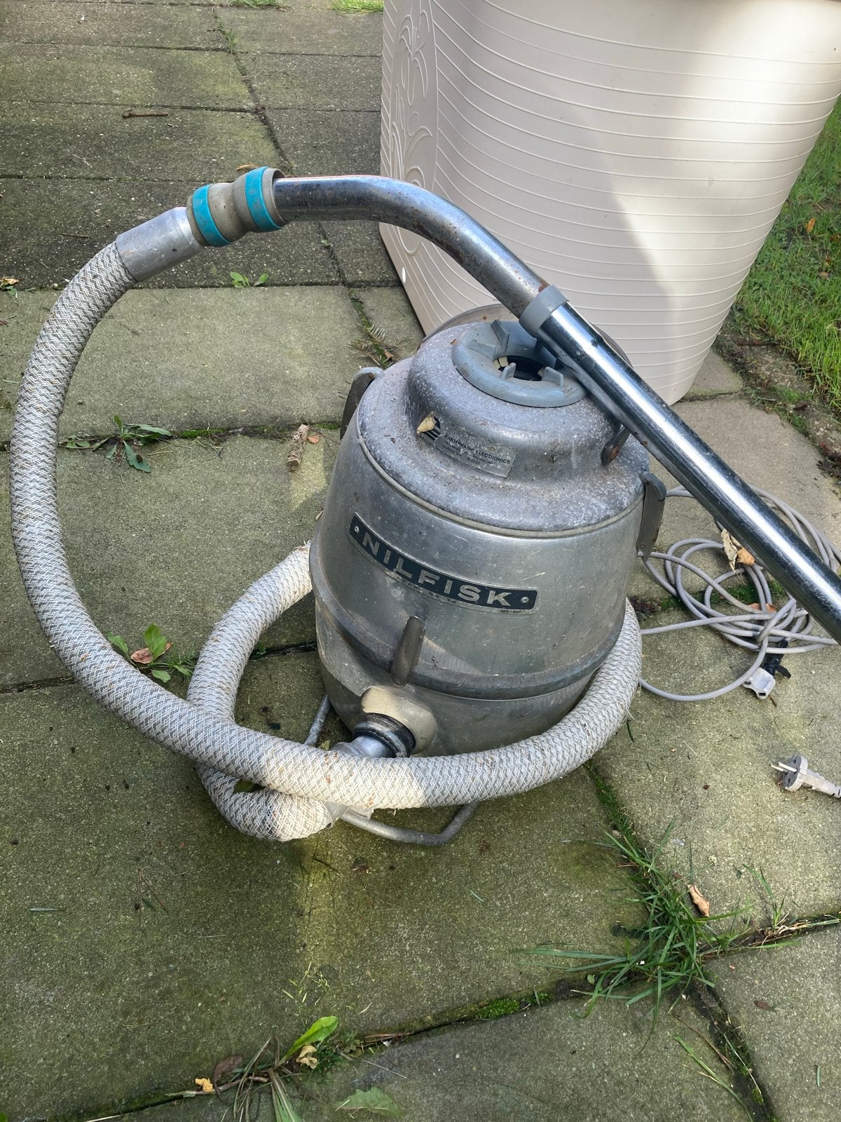 Vintage Nilfisk stofzuiger - Opknapper, Overige merken, Niet werkend, Sledestofzuiger, Ophalen