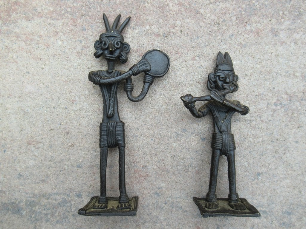 INDIASE KUNST 2 beeldjes Dhokrakunst brons Muzikanten € 25, India, Ophalen of Verzenden, Handgemaakt, Brons
