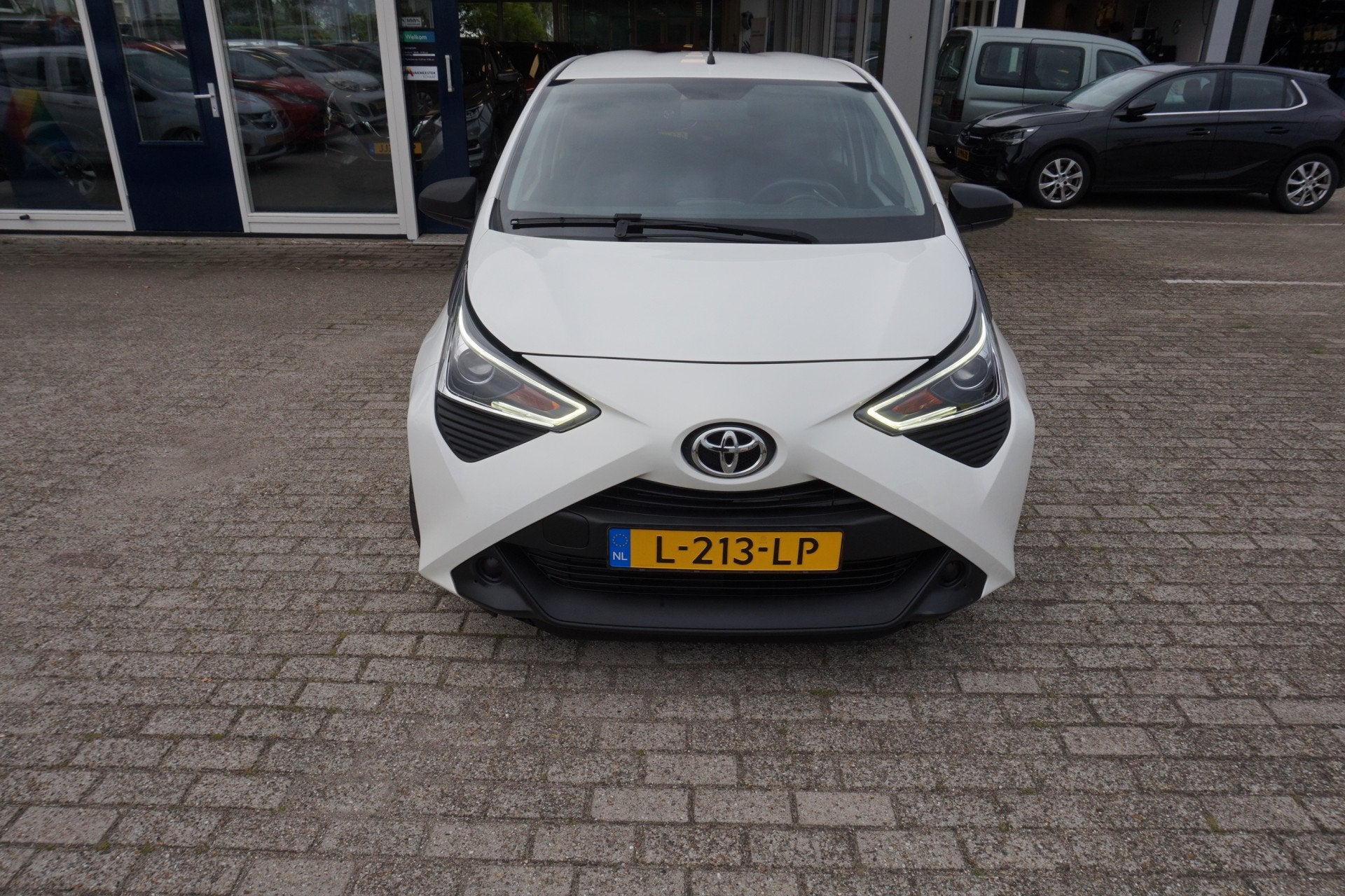 Toyota Aygo 1.0 VVT-i x-fun Incl nw apk/beurt & 12 mnd bovag, Voorwielaandrijving, 12 maanden, Stof, Gebruikt