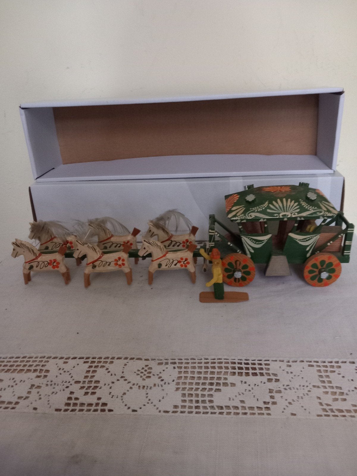 Houten  koetsje met  6 paardjes. Ertzgebirgte, Ophalen of Verzenden