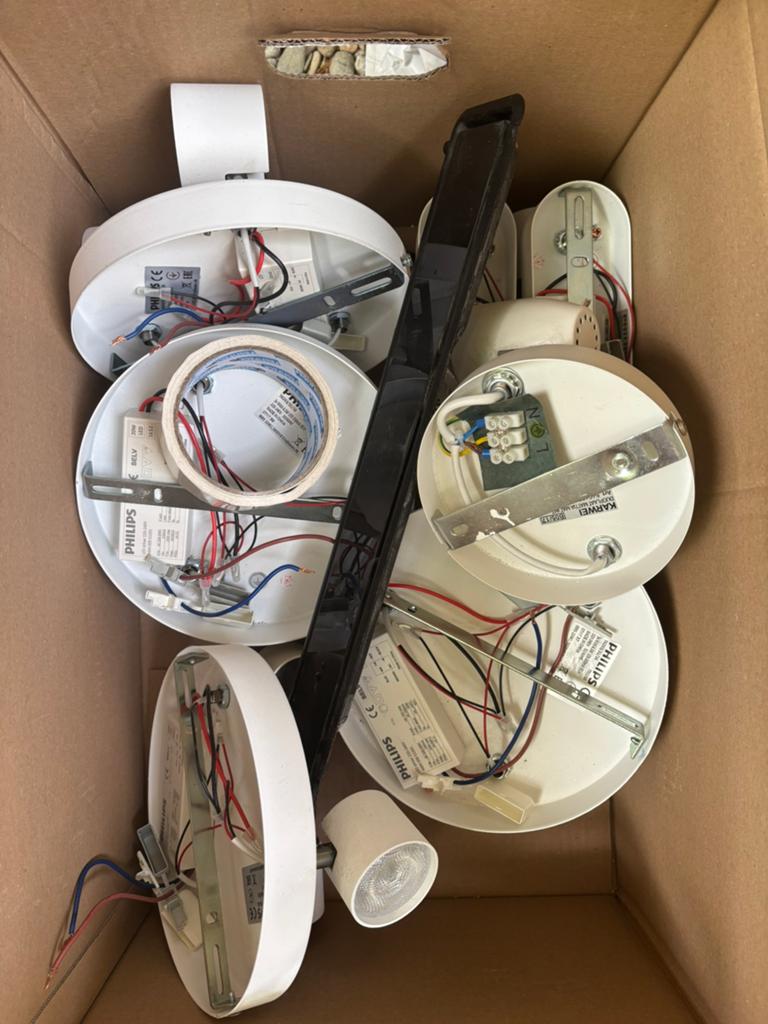 Doos met verschillende soort philips plaffonieres, Ophalen