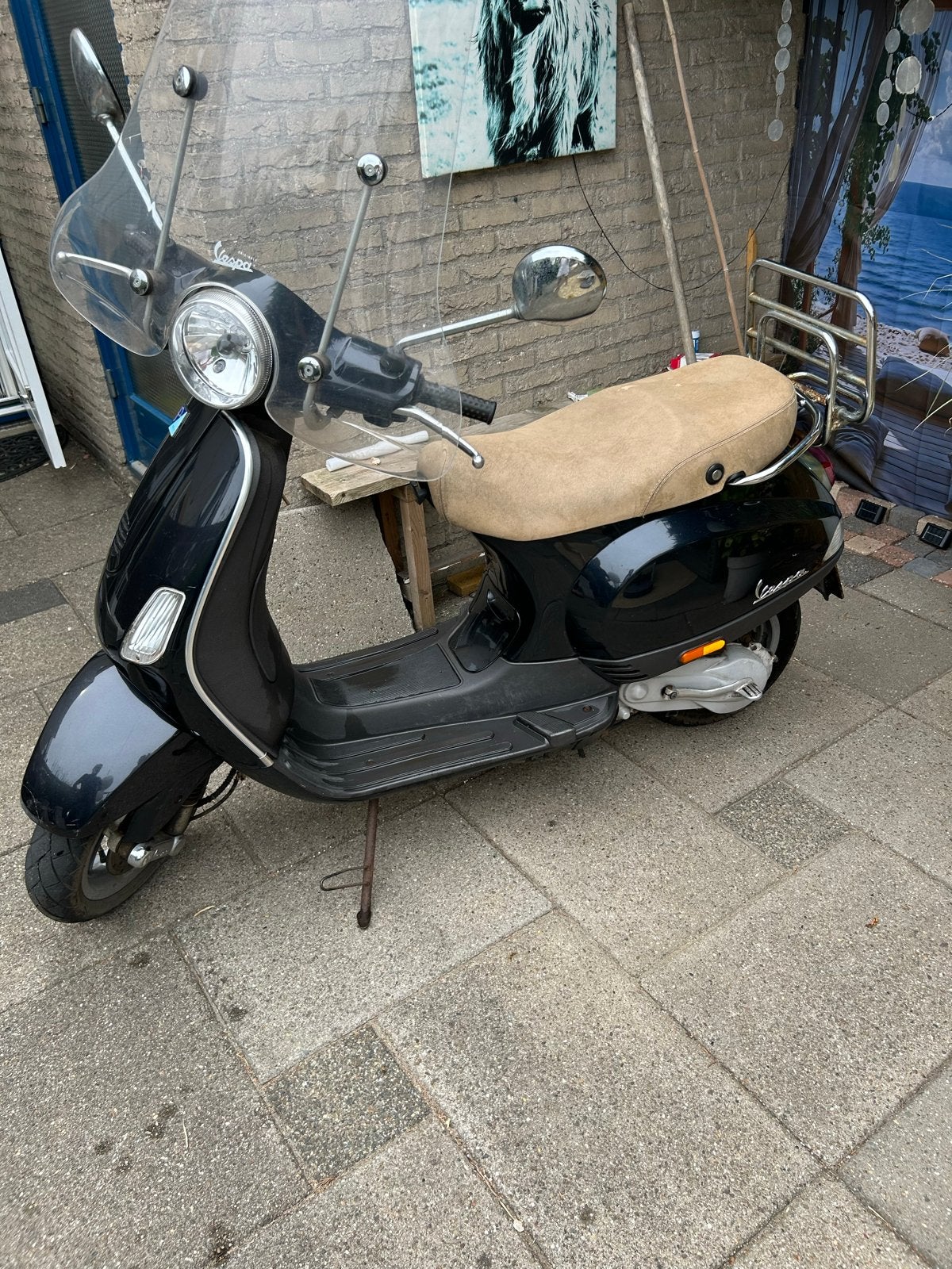Vespa LX 50 - Zwart, inclusief windscherm en bagagedrager, Ophalen, Gebruikt, Benzine, Vespa LX