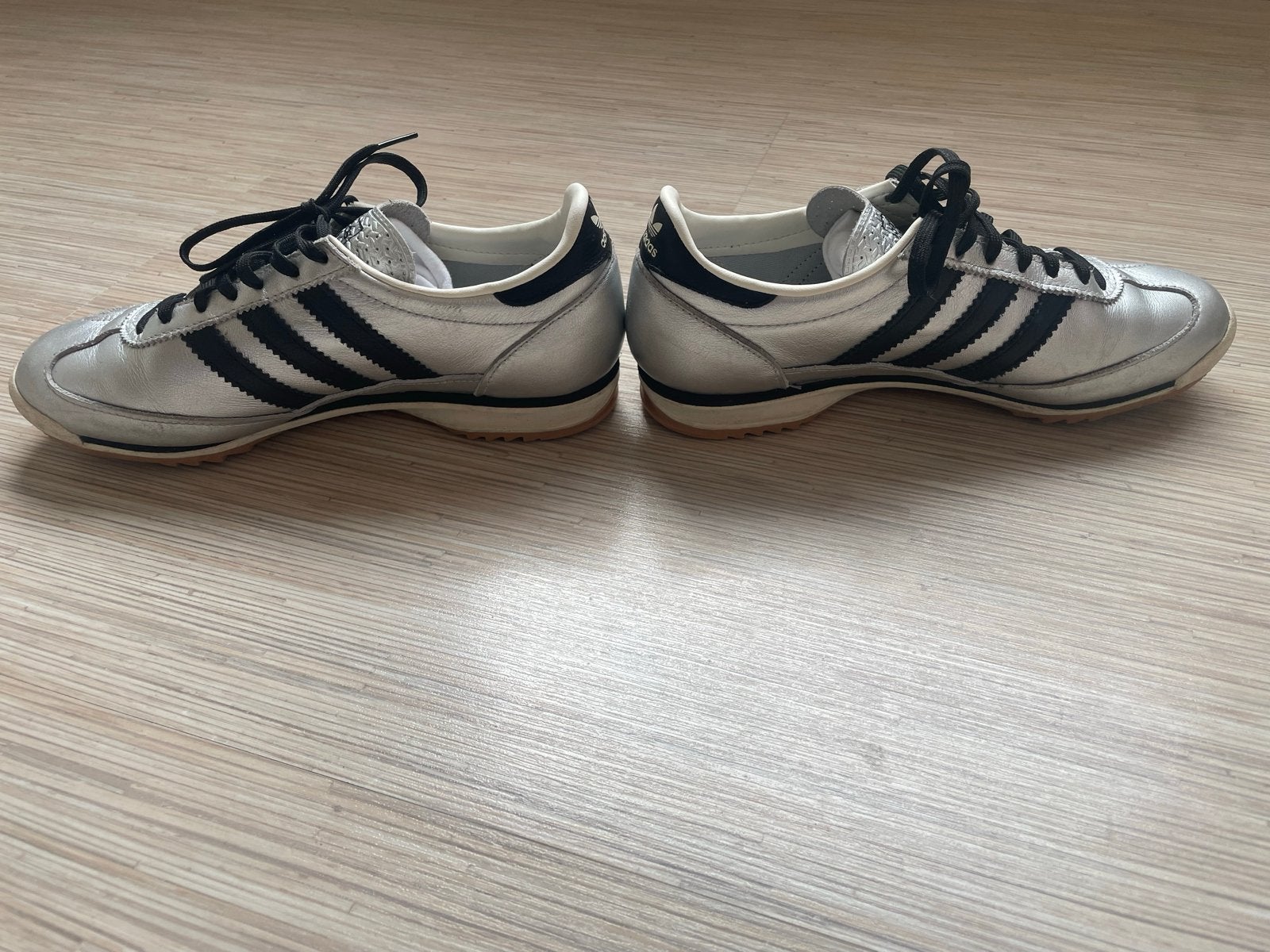 Adidas sneakers zilver maat 39, Kleding | Dames, Schoenen, Ophalen of Verzenden, Gedragen, Overige kleuren, Sneakers of Gympen