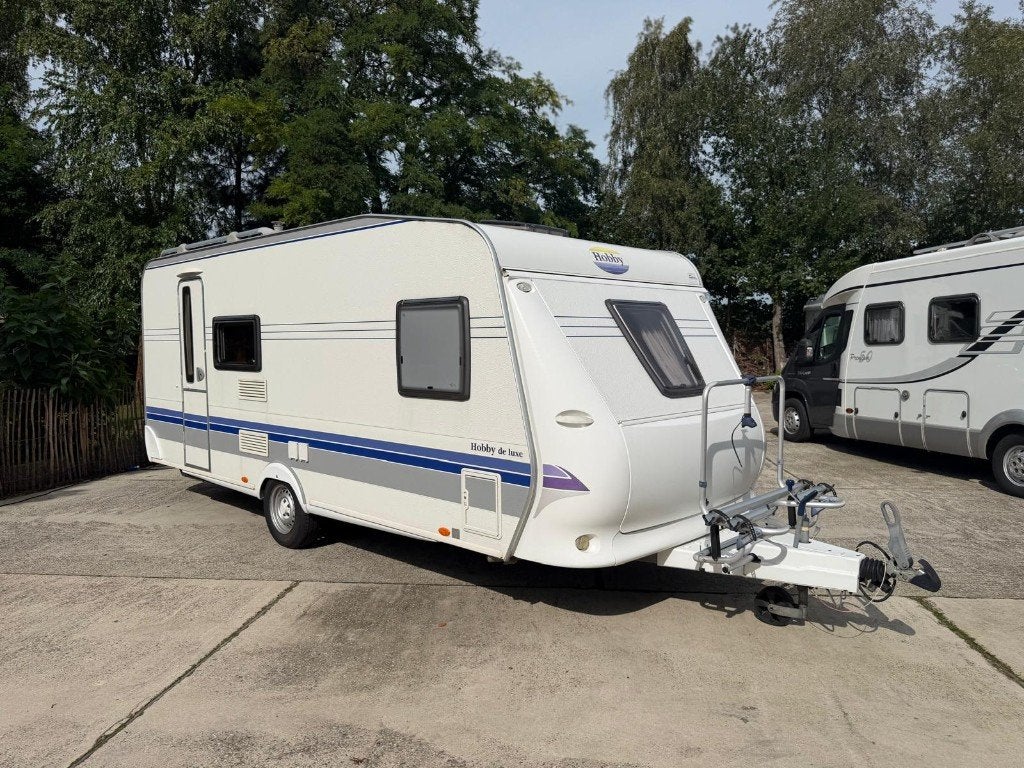 Zeer nette Hobby 500 KMFE 2010 Voortent luifel fietsendrager