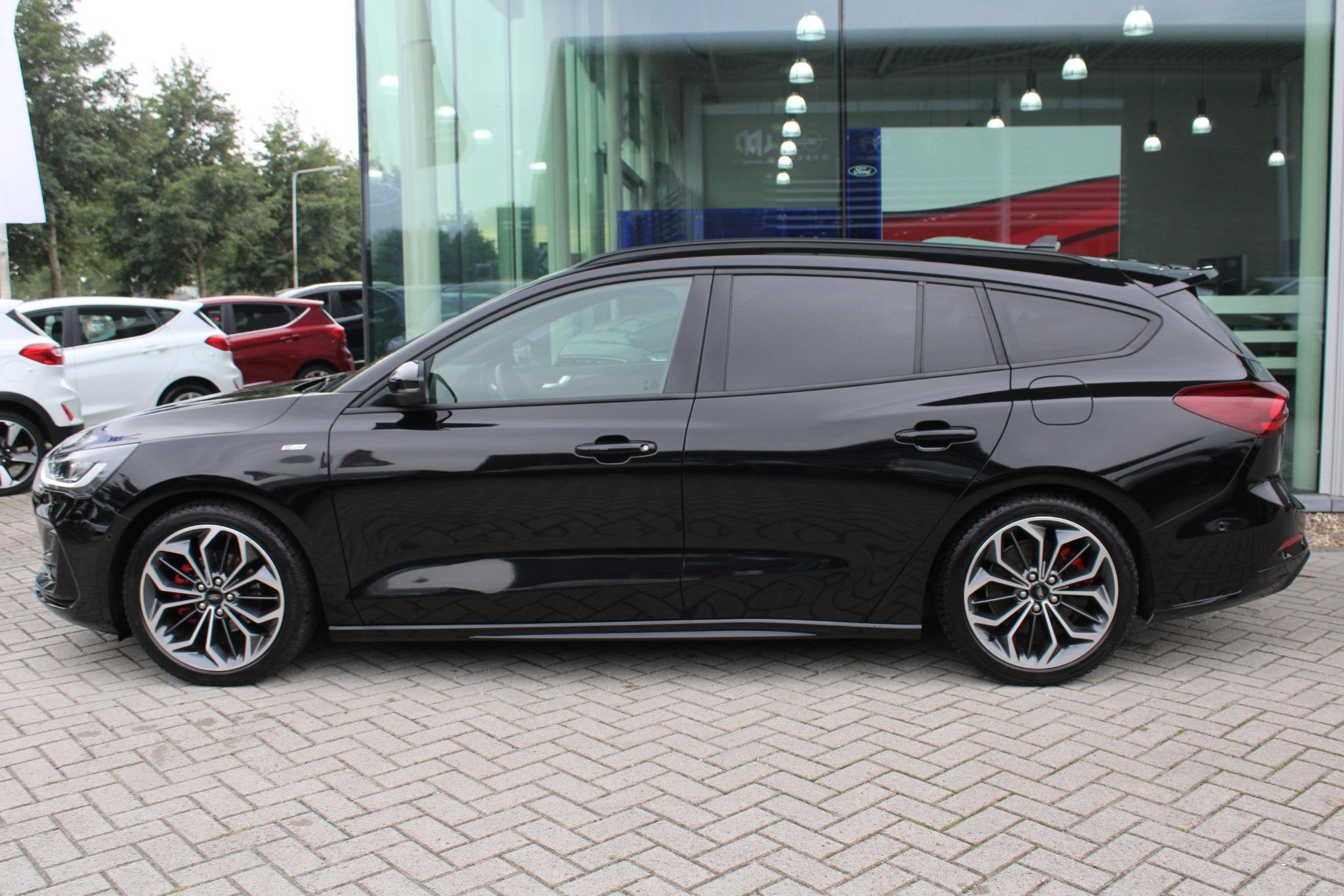 Ford Focus Wagon 1.0 EcoBoost Hybrid ST Line X 155pk Automaa, Auto's, Stof, Gebruikt, Euro 6, Zwart
