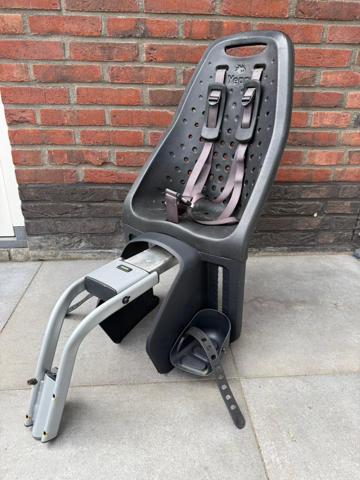 Yepp achterzitje frame bevestiging, Fietsen en Brommers, Fietsaccessoires | Fietsstoeltjes, Ophalen, Gebruikt, Achterzitje, Voetsteuntjes