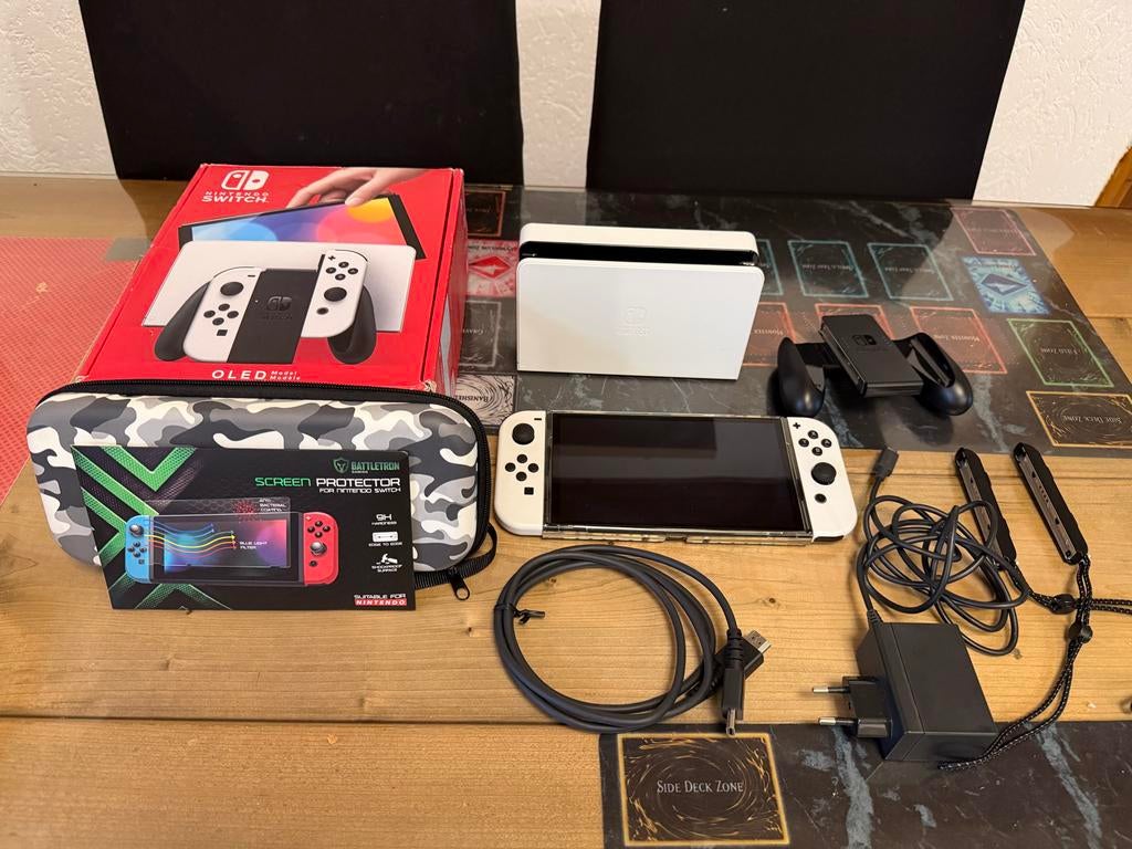 Nintendo Switch OLED Wit met accessoires en screenprotector, Ophalen of Verzenden, Zo goed als nieuw, Met 2 controllers, Switch OLED