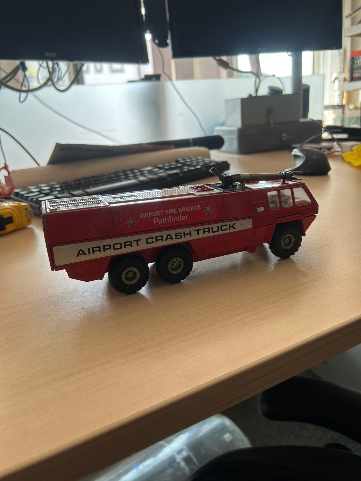 Vintage Corgi Airport Crash Truck electronica, Ophalen, Zo goed als nieuw, Bus of Vrachtwagen, Corgi