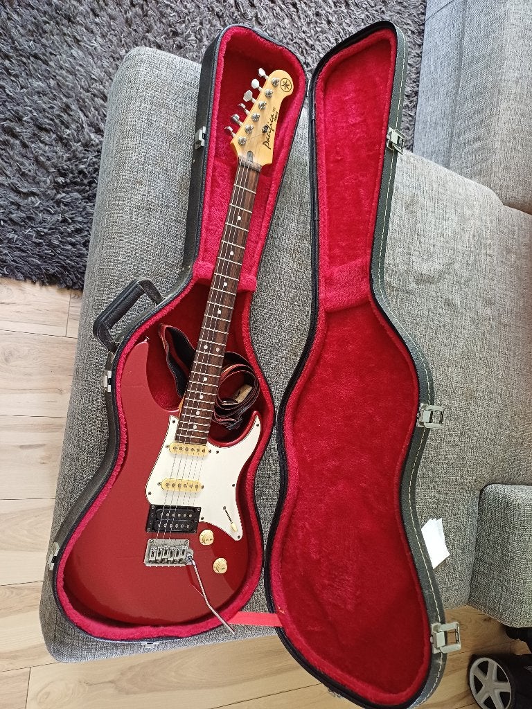 Gitaar Yamaha Pacifica 712 incl.koffer en Roland M.I. PM-16, Muziek en Instrumenten, Ophalen, Zo goed als nieuw, Solid body, Overige merken