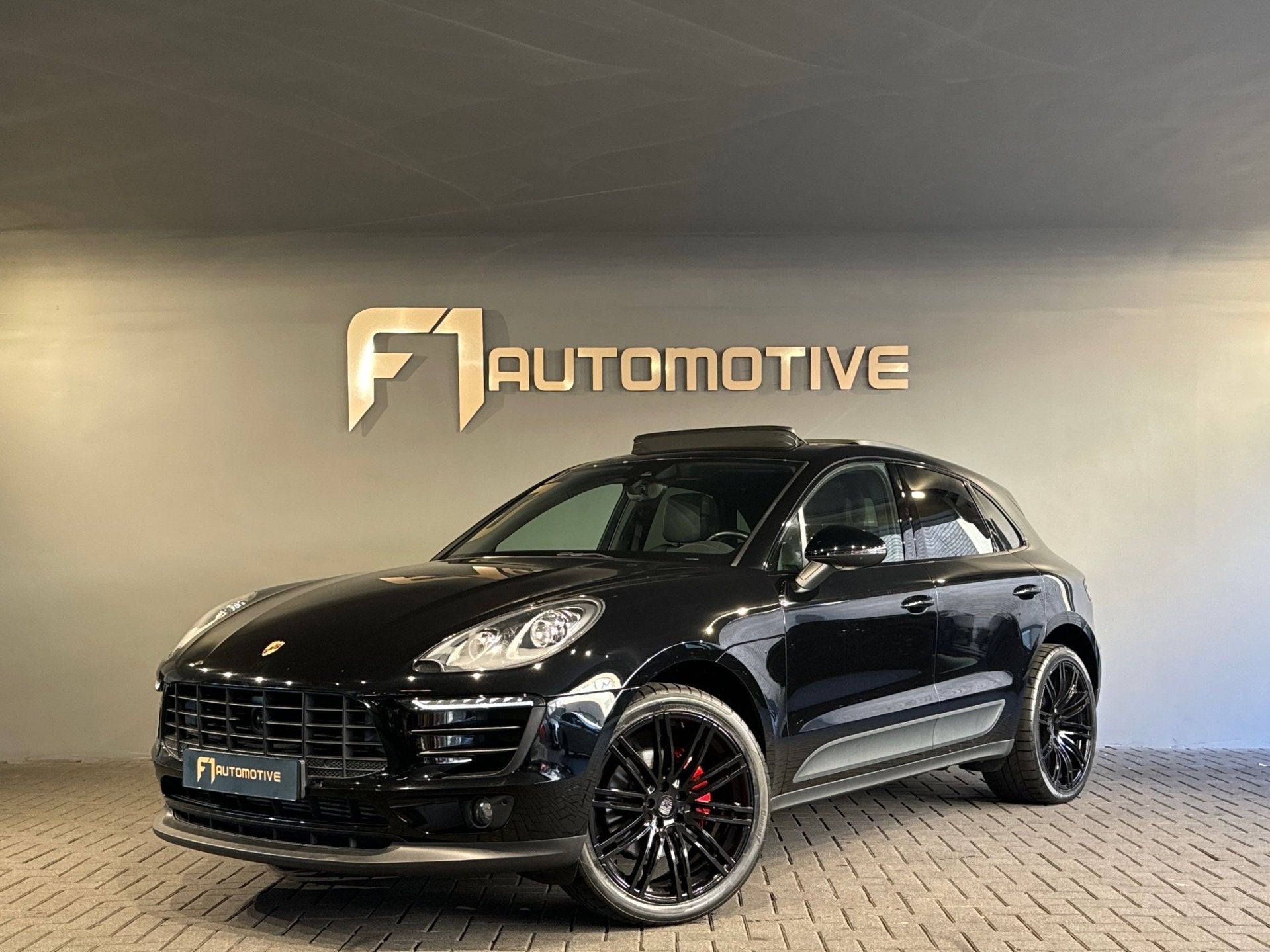 Porsche Macan 2.0 252PK Panorama|ACC|Trekhaak|21”|Alcantar, Auto's, Automaat, Automatische klimaatregeling, Gebruikt, Zwart