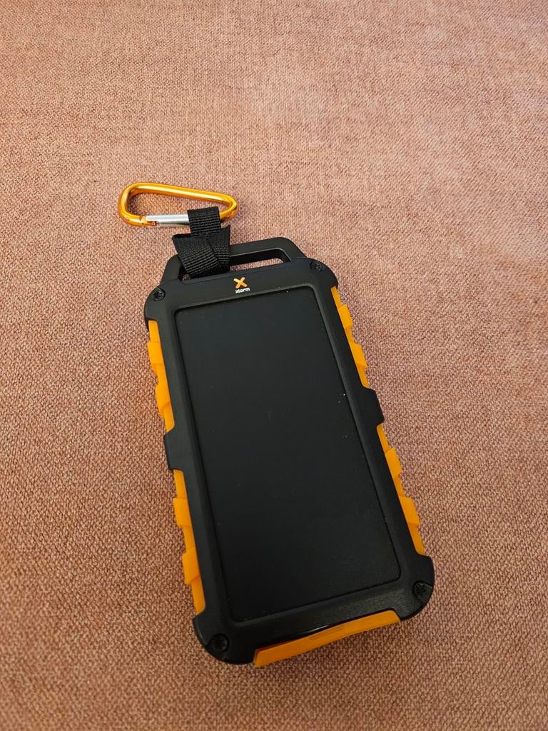 Xstorm Solar Powerbank 10000 mAh met Karabijnhaak, Telecommunicatie, Powerbanks, Ophalen of Verzenden, Zo goed als nieuw, Xstorm