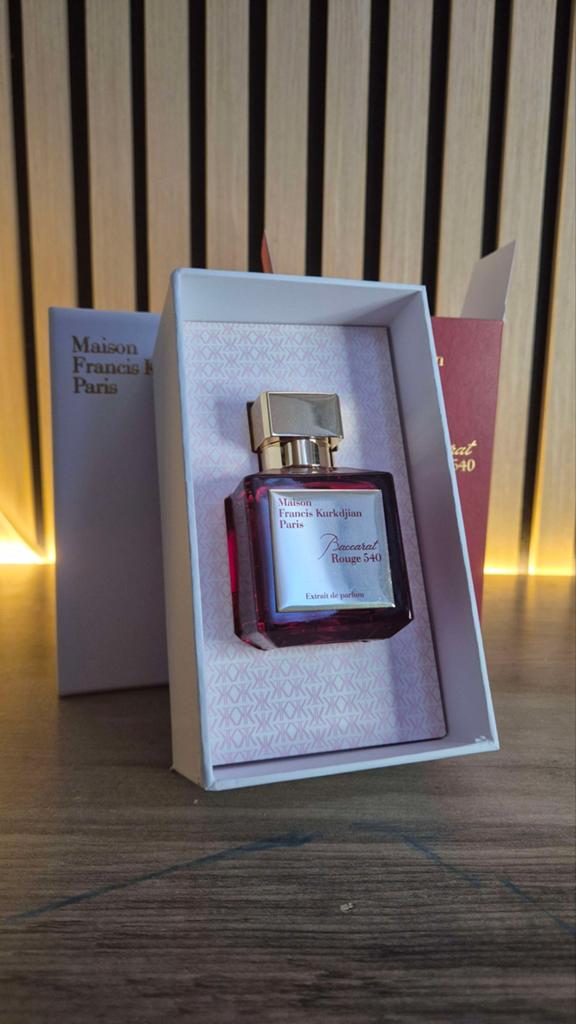 Baccarat Rouge 540 Extrait de Parfum - Helemaal Nieuw, Ophalen of Verzenden, Zo goed als nieuw