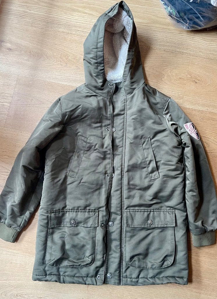 Jongens winterjas Benetton legergroen - 164, Kinderen en Baby's, Kinderkleding | Maat 164, Gebruikt, United Colors of Benetton