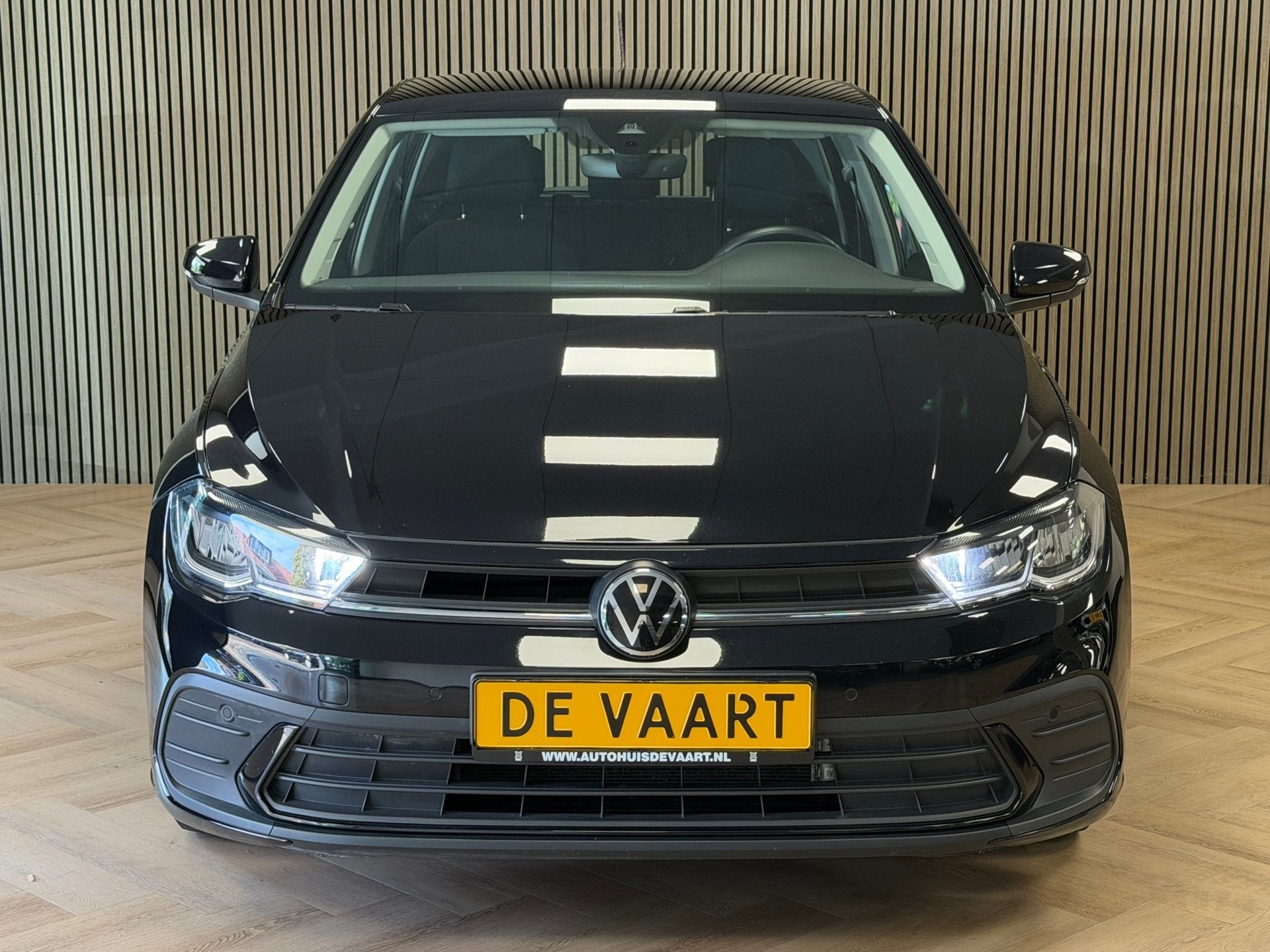 Foto 2 van Volkswagen Polo 1.0 TSI Life Business NAVIGATIE APPLE CARPLA