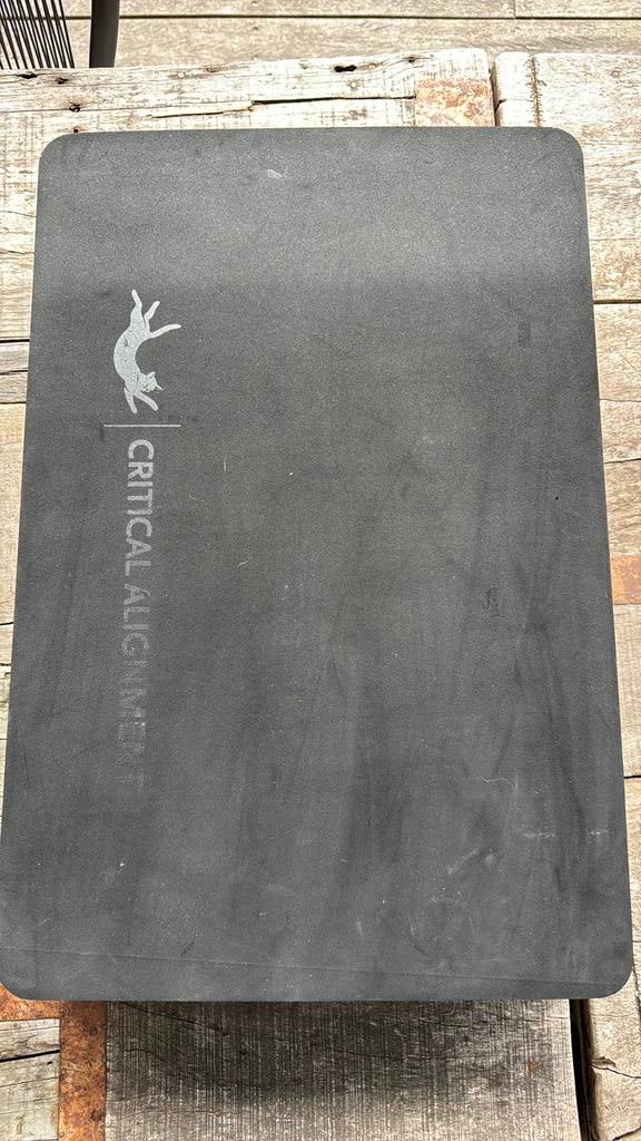 Schouderstandblok - Critical Alignment Yoga, Sport en Fitness, Yoga en Pilates, Ophalen of Verzenden, Zo goed als nieuw, Yogamat