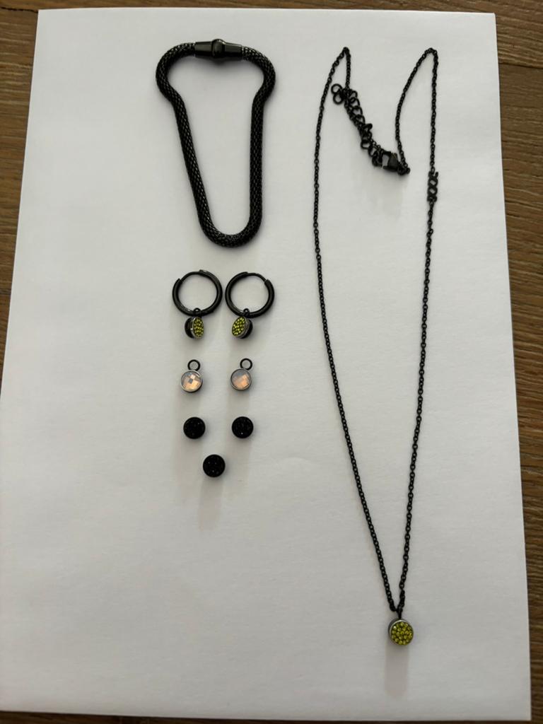 Sieradenset IXXXI Zwart, Ophalen of Verzenden, Zo goed als nieuw, Overige materialen