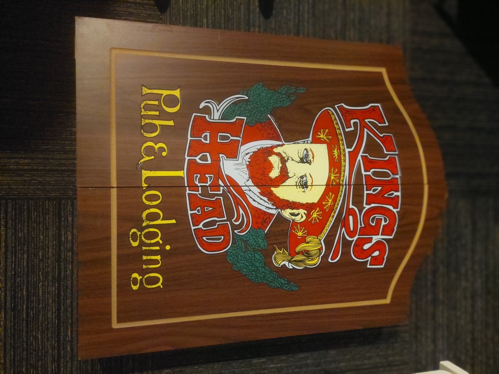Dartbord in houten kast - Kings Head Pub & Lodging, Sport en Fitness, Darts, Ophalen, Gebruikt, Dartbord