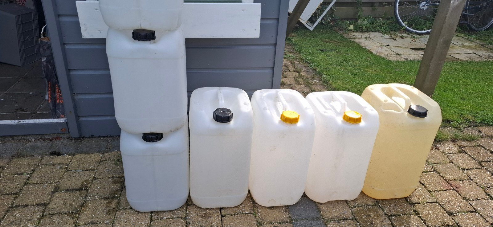 Diverse jerrycans - Ideaal voor opslag vloeistoffen, Ophalen, Gebruikt