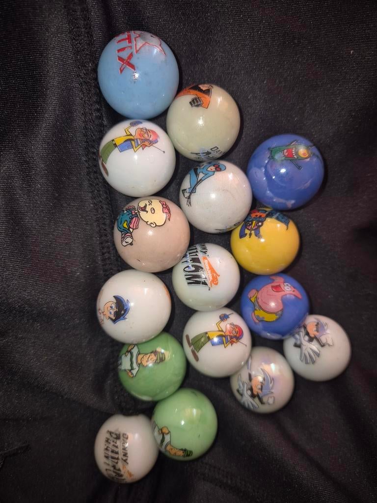 Verzameling knikkers met cartoonfiguren - 16 stuks, Ophalen of Verzenden, Gebruikt