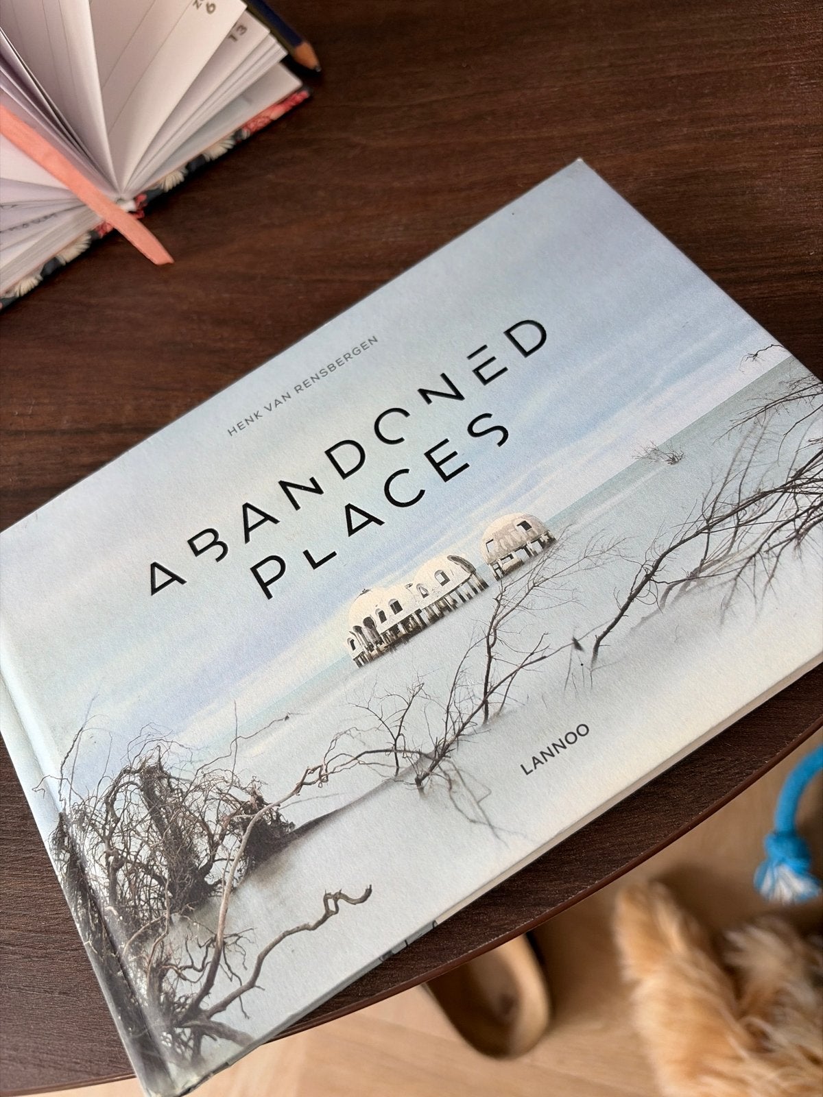 Abandoned Places - Henk van Rensbergen - Fotoboek, Ophalen of Verzenden, Zo goed als nieuw, Fotografie algemeen