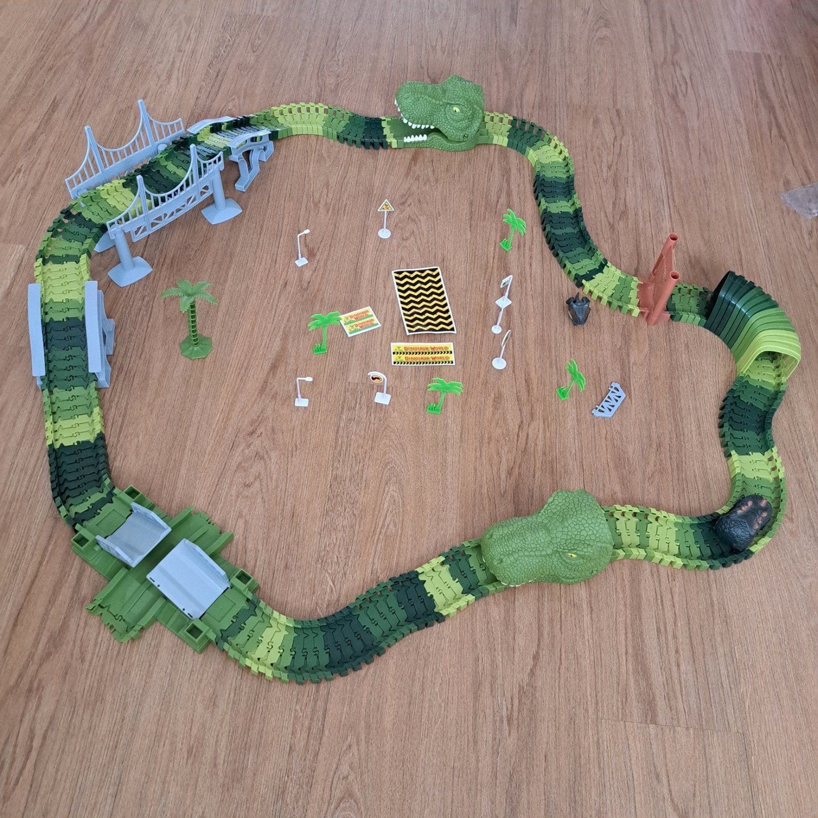 Dino World Racebaan met brug en accessoires, Zelf te bouwen, Overige aandrijving, Ophalen, Overige merken