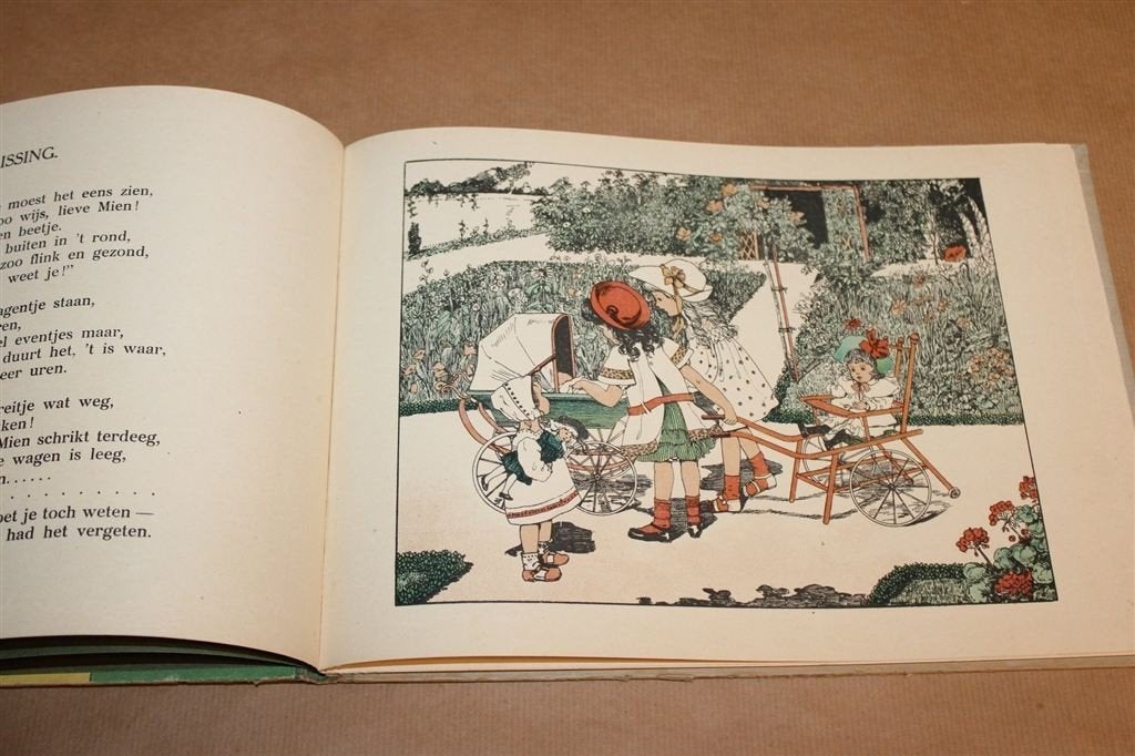 Nieuwe Versjes — Nelly Spoor, Kinderprentenboek 1913, Boeken, Ophalen of Verzenden, Gelezen