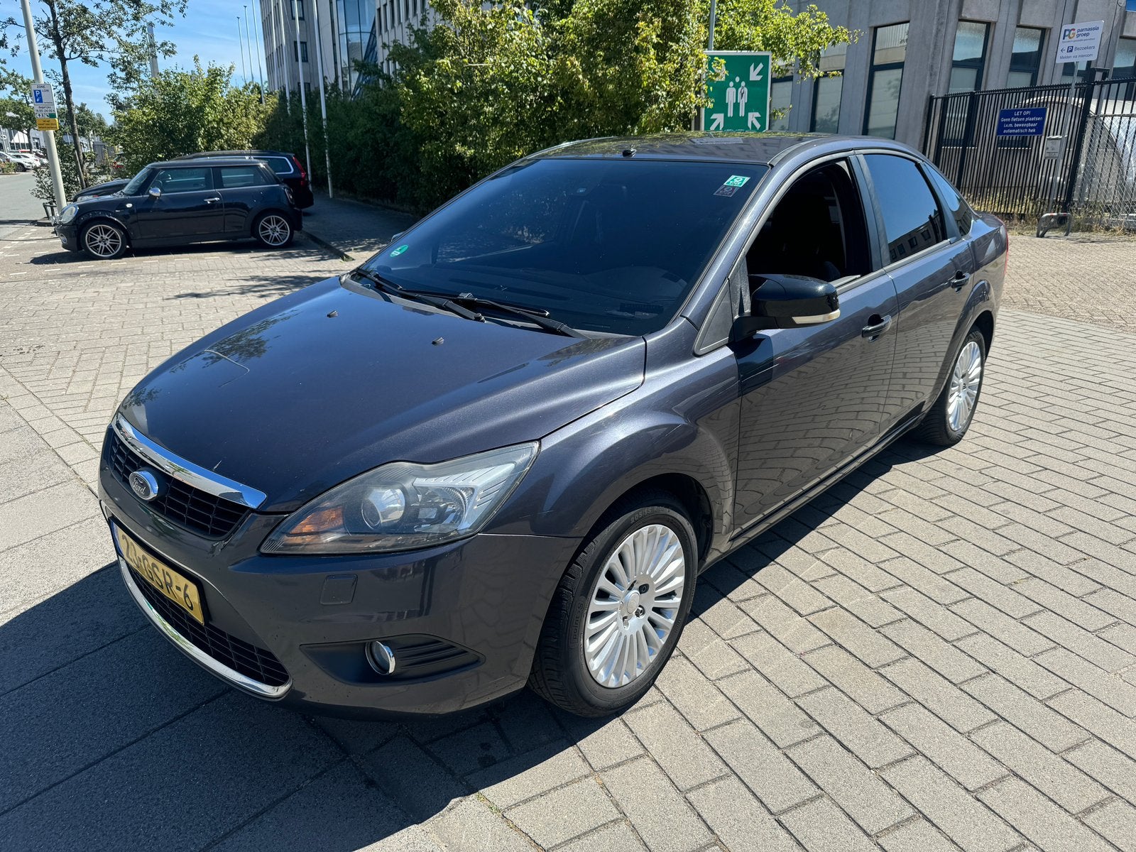 Ford Focus 2.0i 4D 2008 Grijs LM velgen airco geblindeerd, Auto's, Ford, 145 pk, Stof, Zwart, 4 cilinders