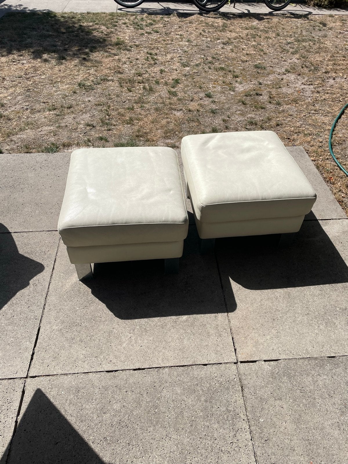 Set van 2 Leolux poefs/voetenbanken in leer, Ophalen, Gebruikt, 50 tot 75 cm, Leer